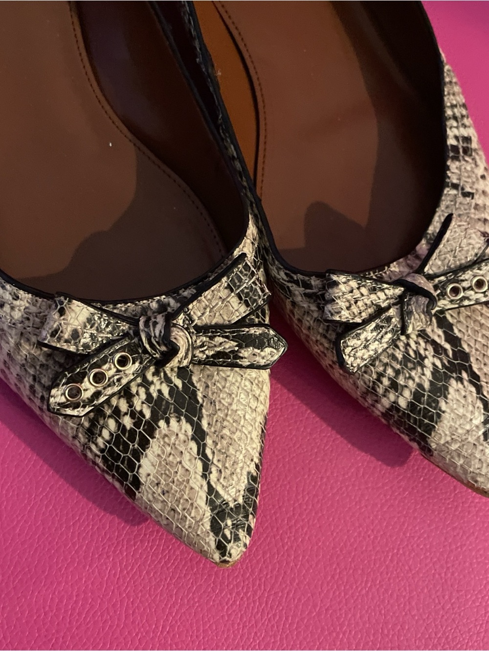 Cole Haan Alice Bow Flats Size 7.5B Snakeskin Elevated Casual Professional Chic - Picture 2 of 12